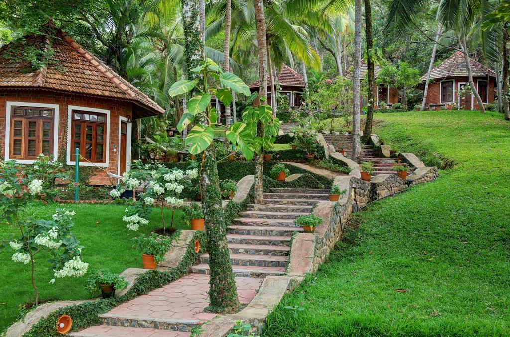 Soma Manaltheeram Ayurveda Beachvillage Kovalam Exterior foto