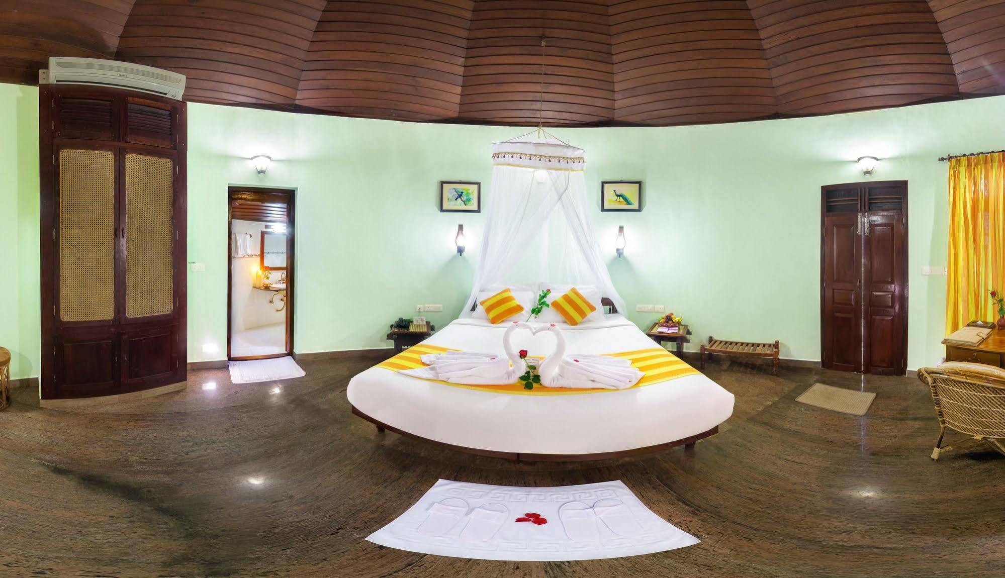 Soma Manaltheeram Ayurveda Beachvillage Kovalam Exterior foto